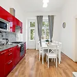 Prague Hostel Apartments דירה *